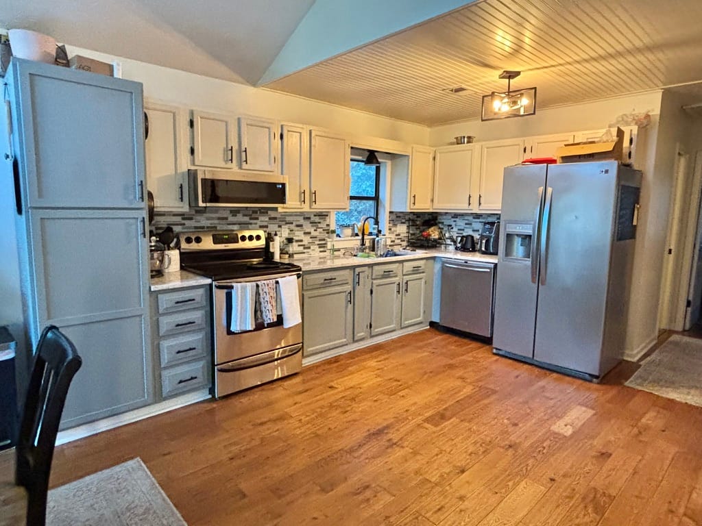 Lake House — 2 Bedroom photo 2