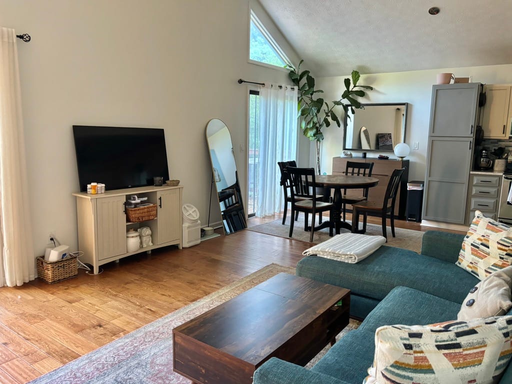 Lake House — 2 Bedroom photo 5